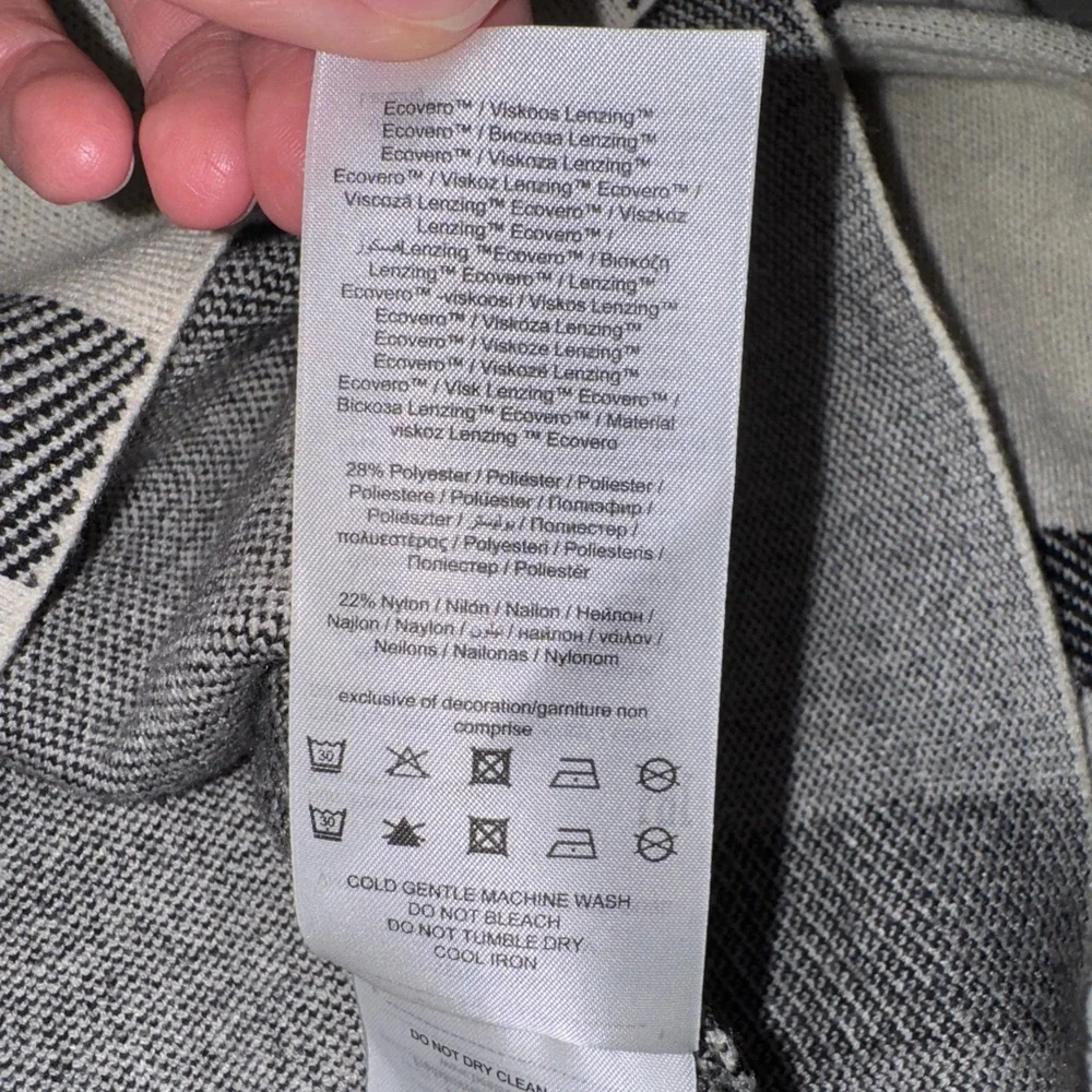 Vero Moda Women’s white and black turtle neck pullover sweater size small - Picture 7 of 8